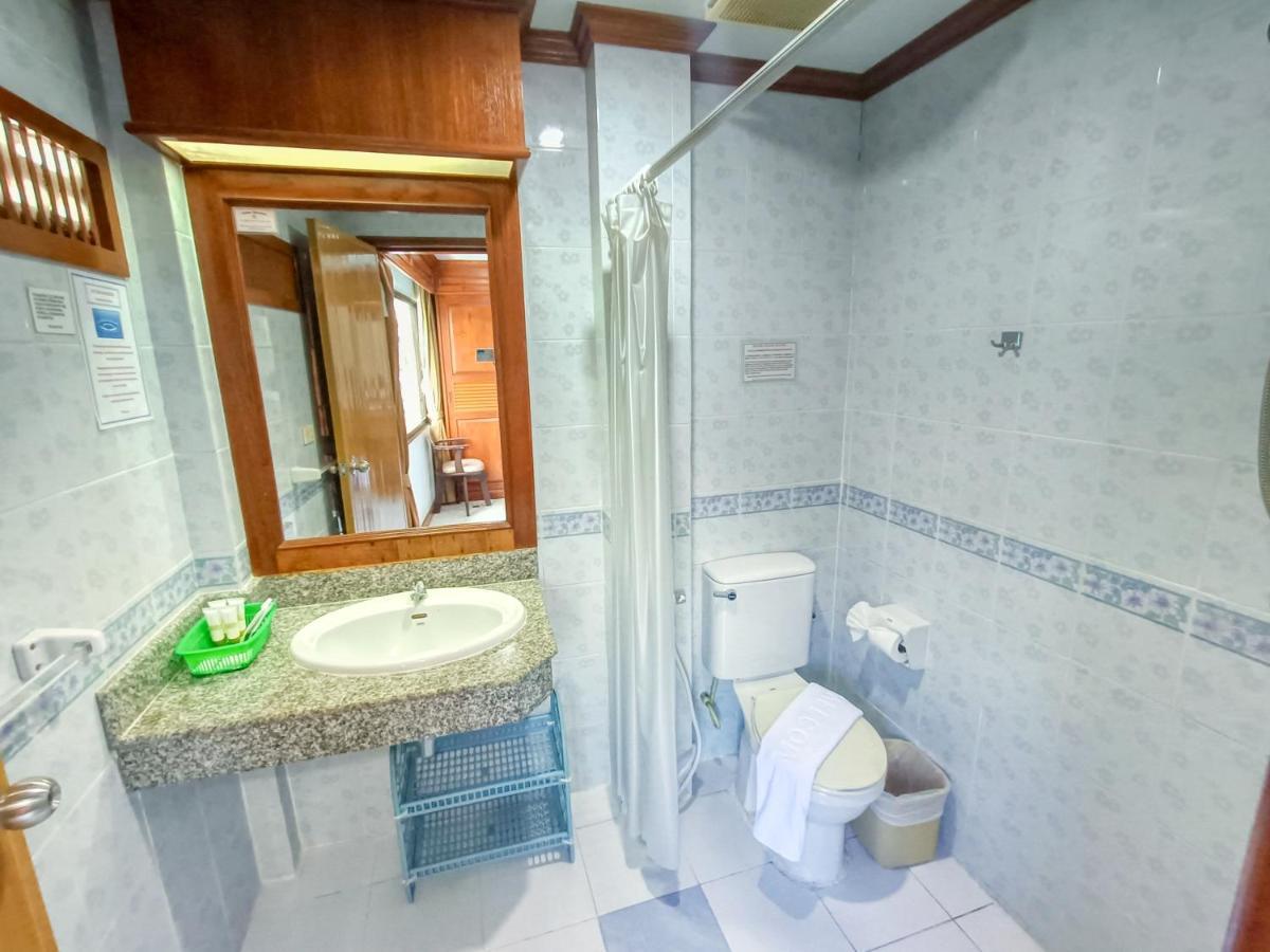 Black Pearl Patong Beachfront Bagian luar foto